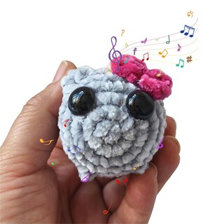 Foto 1 | Foto 1 | Peluche Triste De Hámster Con Sonido Y Llavero Tejido A Mano - Venta Internacional.