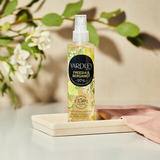 Foto 2 | Foto 2 | Bruma Perfume Yardley Con Fragancia De Fresia Y Bergamota, 200 Ml - Venta Internacional.