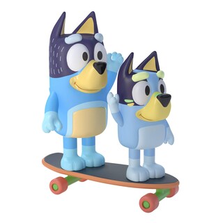 Foto 1 | Foto 1 | Set De Figuras Bluey Skateboarding De 6 35 Cm Y Papá De 8 3 Cm Paquete De 2 - Venta Internacional.