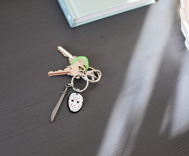 Foto 4 | Foto 4 | Llavero Toynk Friday The 13th Mask & Machete De Metal Plateado - Venta Internacional.