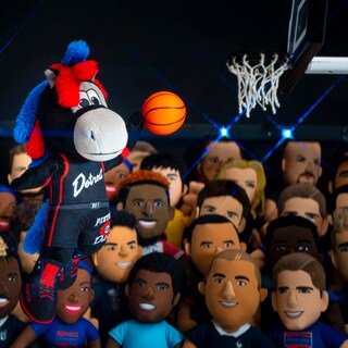 Foto 6 | Foto 6 | Figura De Peluche Bleacher Creatures Detroit Pistons Hooper 10 Nba - Venta Internacional.