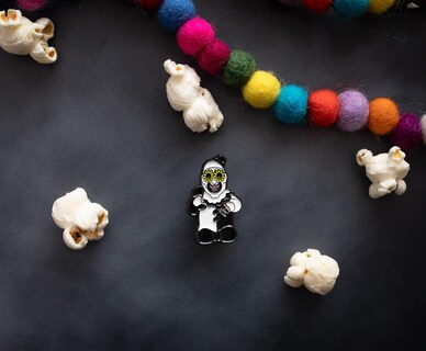 Foto 4 | Foto 4 | Alfiler Esmaltado Surreal Entertainment Terrifier 2 Art The Clown - Venta Internacional.