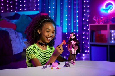 Foto 2 | Foto 2 | Muñeca Draculaura De Monster High con Accesorios y Murciélago para Mascotas - Venta Internacional