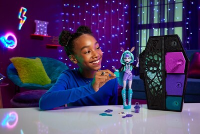 Foto 2 | Foto 2 | Set De Moda Monster High Doll Twyla Con Más De 19 Sorpresas - Venta Internacional