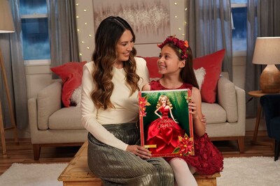 Foto 2 | Foto 2 | Muñeca Barbie Signature Holiday Blonde 2022 Con Vestido Rojo - Venta Internacional.