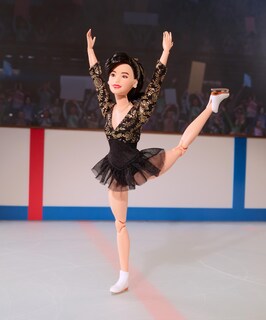 Foto 3 | Foto 3 | Muñeca Barbie Que Inspira A Las Mujeres Kristi Yamaguchi, Juegos Olímpicos De 1992 - Venta Internacional.