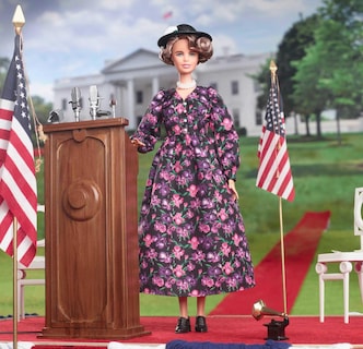 Foto 5 | Foto 5 | Muñeca Barbie Inspiradora Para Mujeres Eleanor Roosevelt Con Acceso. - Venta Internacional.