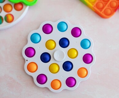 Foto 3 | Foto 3 | Juego De Burbujas Fidget Toy Spinner Bob Gift Pop White Con 18 Botones - Venta Internacional.