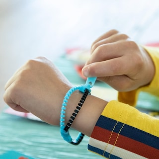 Foto 5 | Foto 5 | Tarjetas De San Valentín Peaceable Kingdom Con Pulseras Con Cremallera - Venta Internacional.