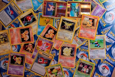 Foto 2 | Foto 2 | Paquete De Cartas Pokémon De 50 Cartas Surtidas Más 1 Ultra Rara Con Caja De Baraja Lcc - Venta Internacional.