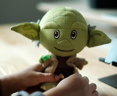 Foto 3 | Foto 3 | Juego De Muñecos De Peluche Y Alfileres De Metal Esmaltado De Star Wars Jedi Master Yoda - Venta Internacional.