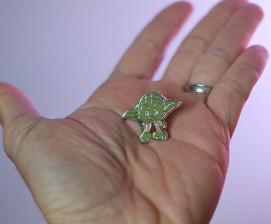 Foto 4 | Foto 4 | Juego De Muñecos De Peluche Y Alfileres De Metal Esmaltado De Star Wars Jedi Master Yoda - Venta Internacional.