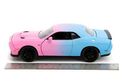 Foto 3 | Foto 3 | Coche fundido a presión Dodge Challenger SRT Hellcat de Pink Slips 1:24 - Venta Internacional