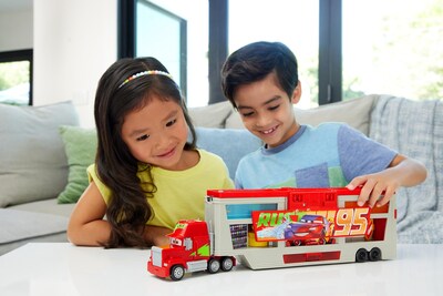 Foto 2 | Foto 2 | Playset Mattel Disney Pixar Cars Transformando Camiones Y Automóviles - Venta Internacional.