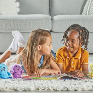 Foto 3 | Foto 3 | Set De Libro De Cuentos Y Peluche Hand2mind Feelings Family Toddler - Venta Internacional.