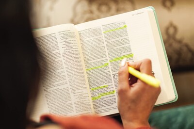 Foto 7 | Foto 7 | Bible Niv Journal The Word, Tapa Dura De Doble Columna, Verde Azulado - Venta Internacional.