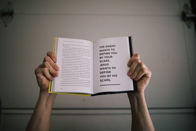 Foto 6 | Foto 6 | Libro No Le Des Al Enemigo Un Asiento En Tu Mesa Harpercollins - Venta Internacional.