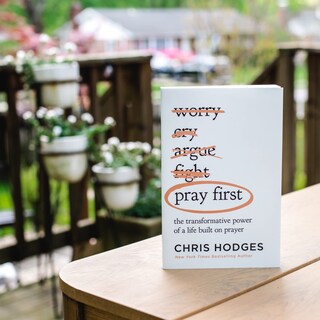 Foto 3 | Foto 3 | Libro Pray First: El Poder Transformador De Una Vida Basada En La Oración - Venta Internacional.