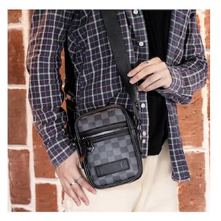 Foto 4 | Foto 4 | Bandolera Belug Cuadros Negra para Hombre