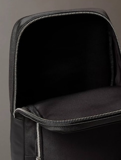 Foto 3 | Foto 3 | Bandolera Calvin Klein Pechera Crossbody Cruzada Utilitaria Casual Color Negro 4060 - Original