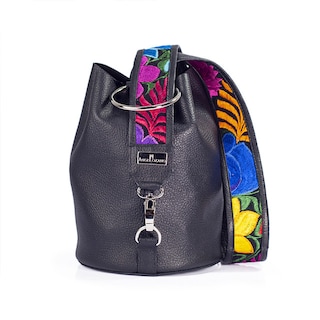 Foto 1 | Foto 1 | Bolso Bucket Dolores A Ángelozano Negra De Piel Flexible Con Telar Artesanal