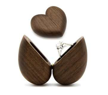 Foto 1 | Foto 1 | Caja de Madera Nogal para Anillo Corazón