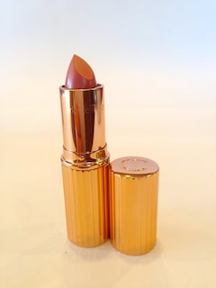 Foto 2 | Foto 2 | Lápiz Labial Charlotte Tilbury Kissing Bitch Perfect - Venta Internacional.