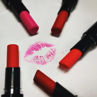 Foto 7 | Foto 7 | Lápiz Labial Mojado De Forma Salvaje Perfect Pout Red Undercover Lover - Venta Internacional.