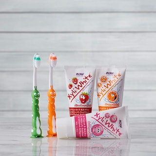 Foto 6 | Foto 6 | Pasta De Dientes En Gel Now Solutions Xyliwhite Para Niños, 90 Ml, Fresa - Venta Internacional.
