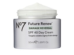 Crema De Día Boots No7 Future Renew Damage Reversal Spf40 50 Ml - Venta Internacional.