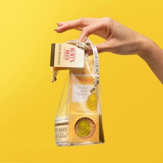 Foto 3 | Foto 3 | Set De Regalo Para El Cuidado De La Piel Burt's Bees Hand Repair Con Guantes X3 - Venta Internacional.
