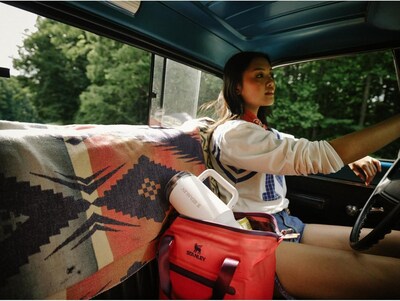 Foto 3 | Foto 3 | Vaso Stanley Quencher Protour Flip Straw Crema 1.2 l - Venta Internacional