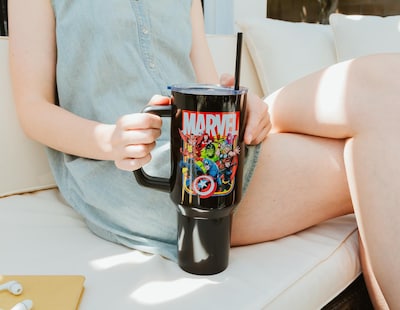Foto 2 | Foto 2 | Vaso Plateado Buffalo Marvel Avengers De Acero Inoxidable De 1 2 L - Venta Internacional.
