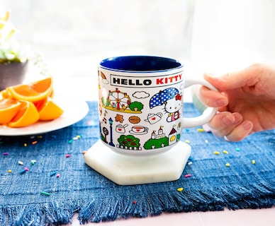 Foto 5 | Foto 5 | Taza Sanrio Hello Kitty De Cerámica Con Mapa Rojo 380 Ml - Venta Internacional.