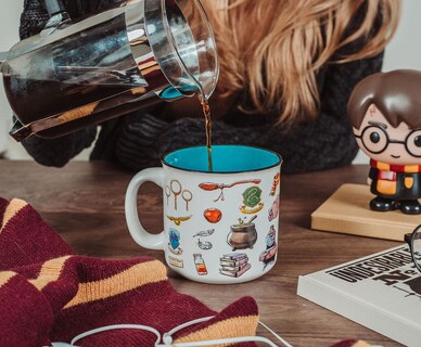 Foto 4 | Foto 4 | Taza Camper Silver Buffalo Harry Potter Hogwarts, 600 Ml - Venta Internacional.