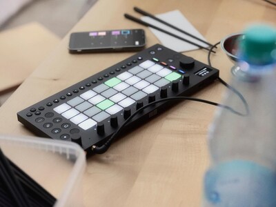 Foto 5 | Foto 5 | Controlador Midi Usb Ableton Move Negro