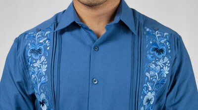 Foto 4 | Foto 4 | Camisa Guayabera Yucateca Bordada Colibrí Manga Larga Azul Acero