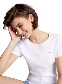 Foto 3 | Foto 3 | Playera Tommy Hilfiger Essential Favorite Flag para Mujer - Venta Internacional