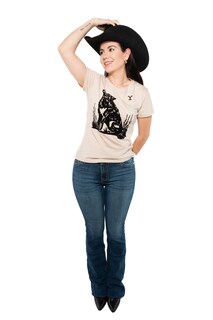 Foto 4 | Foto 4 | Playera Yellowstone Lobo Terciopelo Arena