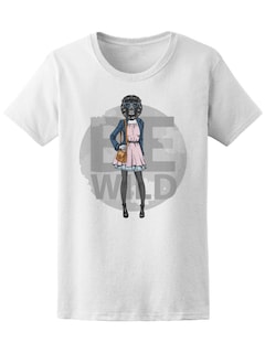 Foto 1 | Foto 1 | Playera SmartPrintsInk para Mujer Diseño Se Salvaje Ilustración de León con Vestido Rosa