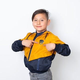 Foto 2 | Foto 2 | Chamarra Rompevientos Pumas Diseño Oficial en Oro y Azul Infantil