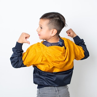 Foto 3 | Foto 3 | Chamarra Rompevientos Pumas Diseño Oficial en Oro y Azul Infantil