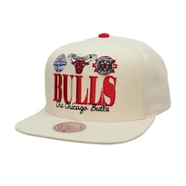 Gorra Mitchell & Ness Reframe Retro Chicago Bulls Beige