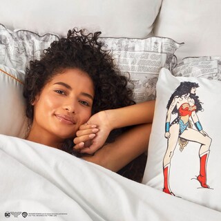 Foto 3 | Foto 3 | Funda De Almohada Kitsch Wonder Woman Satinada Más Suave Que La Seda - Venta Internacional.