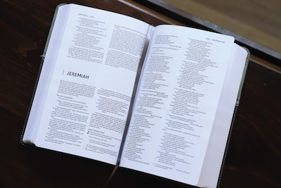 Foto 5 | Foto 5 | Bible Zondervan Niv Premium Gift, Piel Suave, Negro Y Gris - Venta Internacional.