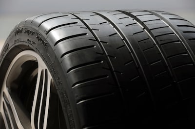 Foto 3 | Foto 3 | Llanta Michelin Pilot Super Sport 225/40 R18