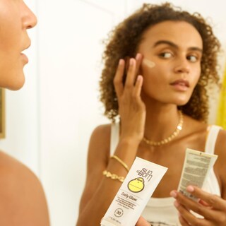 Foto 5 | Foto 5 | Loción Facial Con Protección Solar Sun Bum Daily Spf 30 Glow 50 Ml - Venta Internacional.