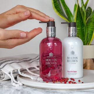 Foto 6 | Foto 6 | Loción De Manos Molton Brown Fiery Pink Pepper 300 Ml - Venta Internacional.