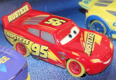 Foto 7 | Foto 7 | Toy Disney Cars Glow Racers Paquete De 4 Unidades Lightning Mcqueen Mater - Venta Internacional.