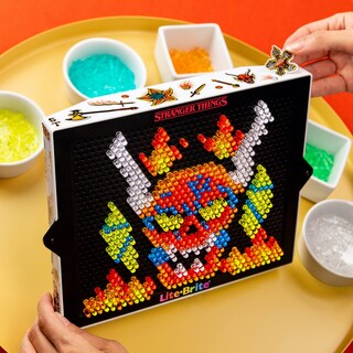 Foto 3 | Foto 3 | Cazadores De Demogorgones De Edición Especial De Stranger Things De Lite-brite - Venta Internacional.